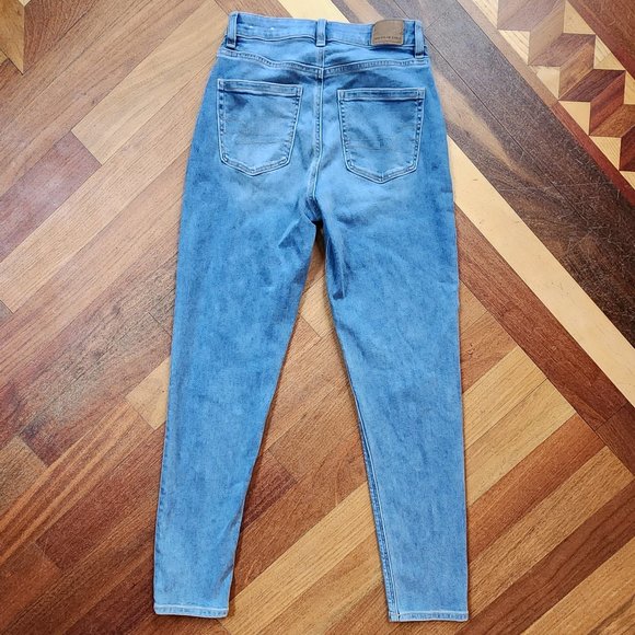 American Eagle Outfitters Light Wash "Mom Jean" Size 0 - Picture 14 of 16